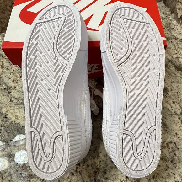 NWOT Nike White Court Legacy Lift (Size 7) - Picture 10 of 10